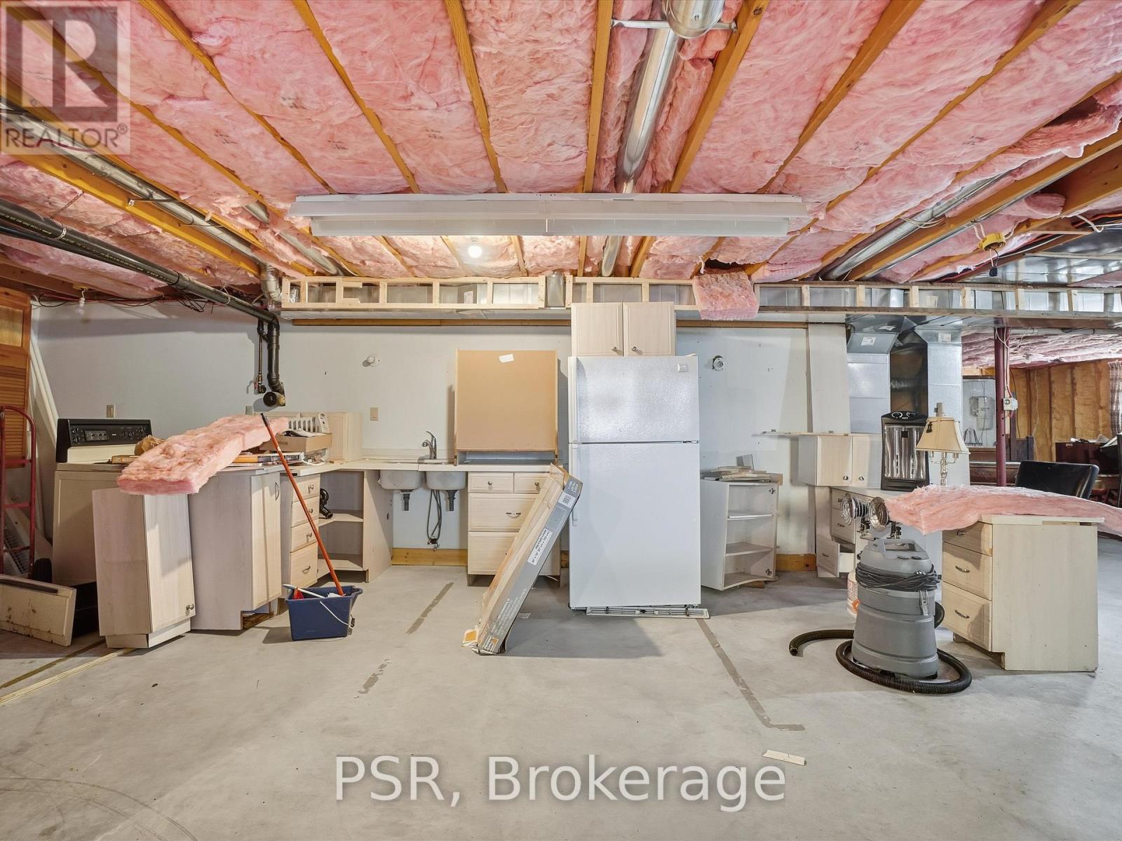 1016 Victoria Street, Muskoka Lakes, Ontario  L0K 1E0 - Photo 35 - X12468155