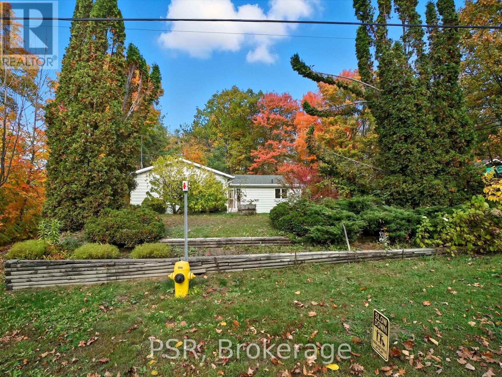 1016 Victoria Street, Muskoka Lakes, Ontario  L0K 1E0 - Photo 36 - X12468155