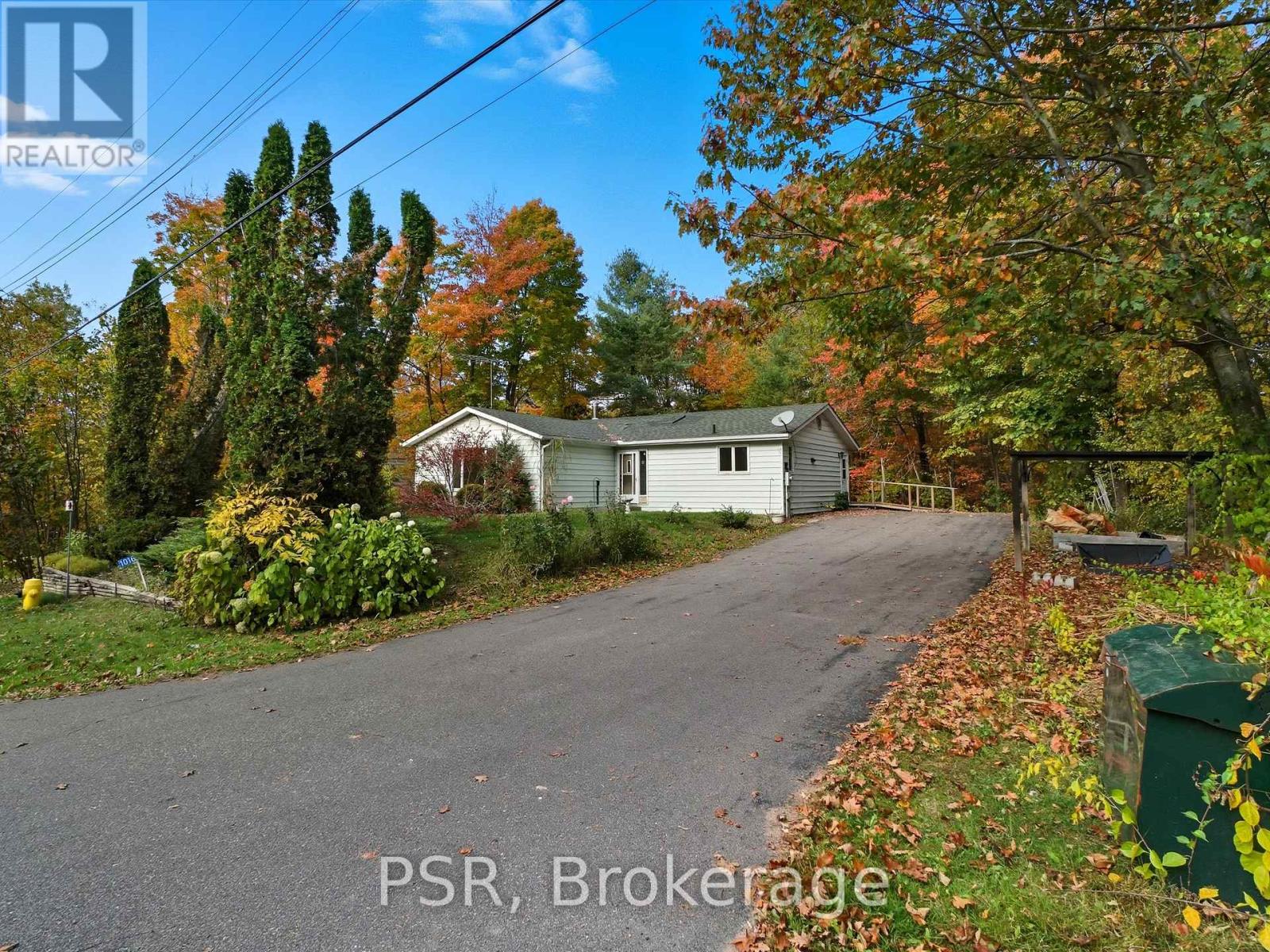 1016 Victoria Street, Muskoka Lakes, Ontario  L0K 1E0 - Photo 5 - X12468155