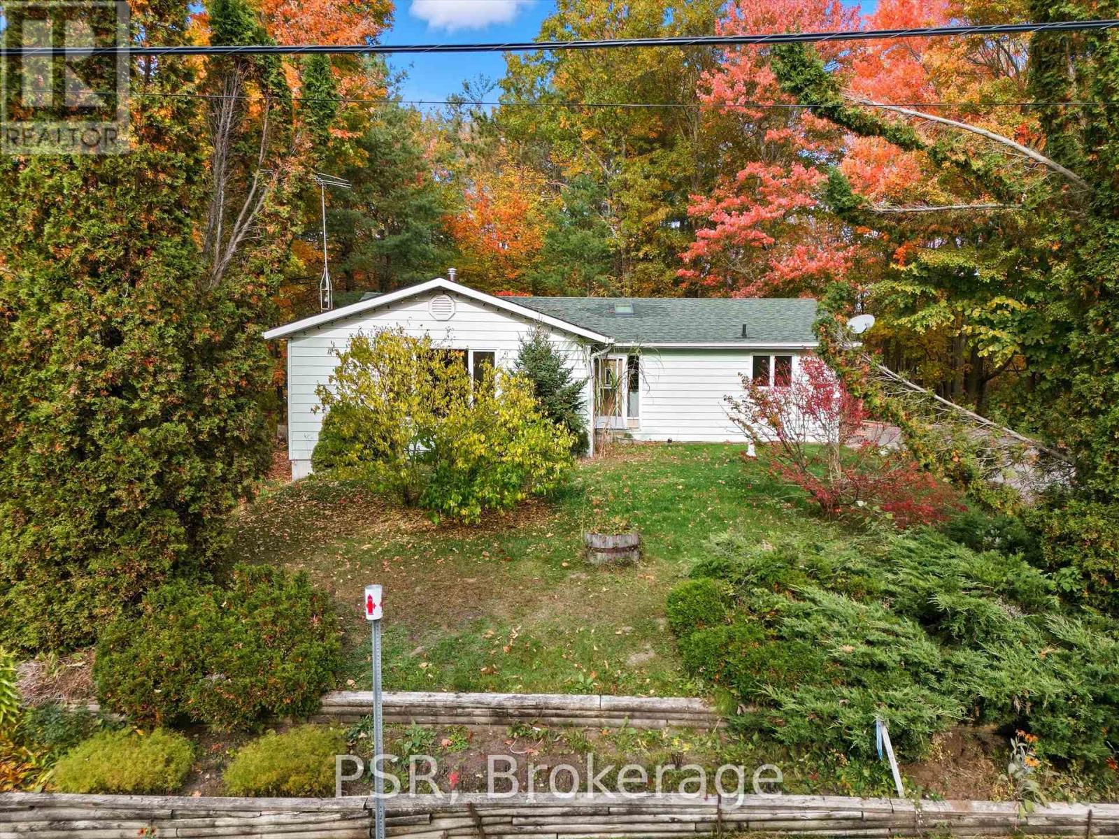 1016 Victoria Street, Muskoka Lakes, Ontario  L0K 1E0 - Photo 7 - X12468155