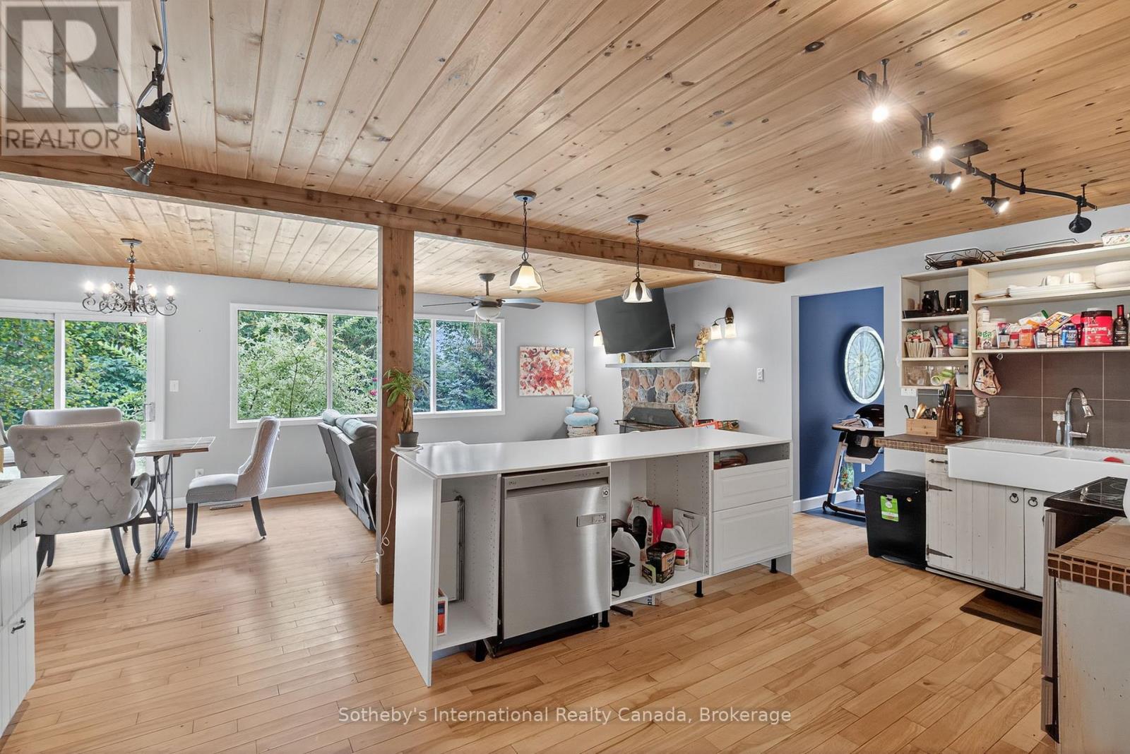 1132 Limberlost Road, Lake Of Bays, Ontario  P1H 2J6 - Photo 21 - X12468388