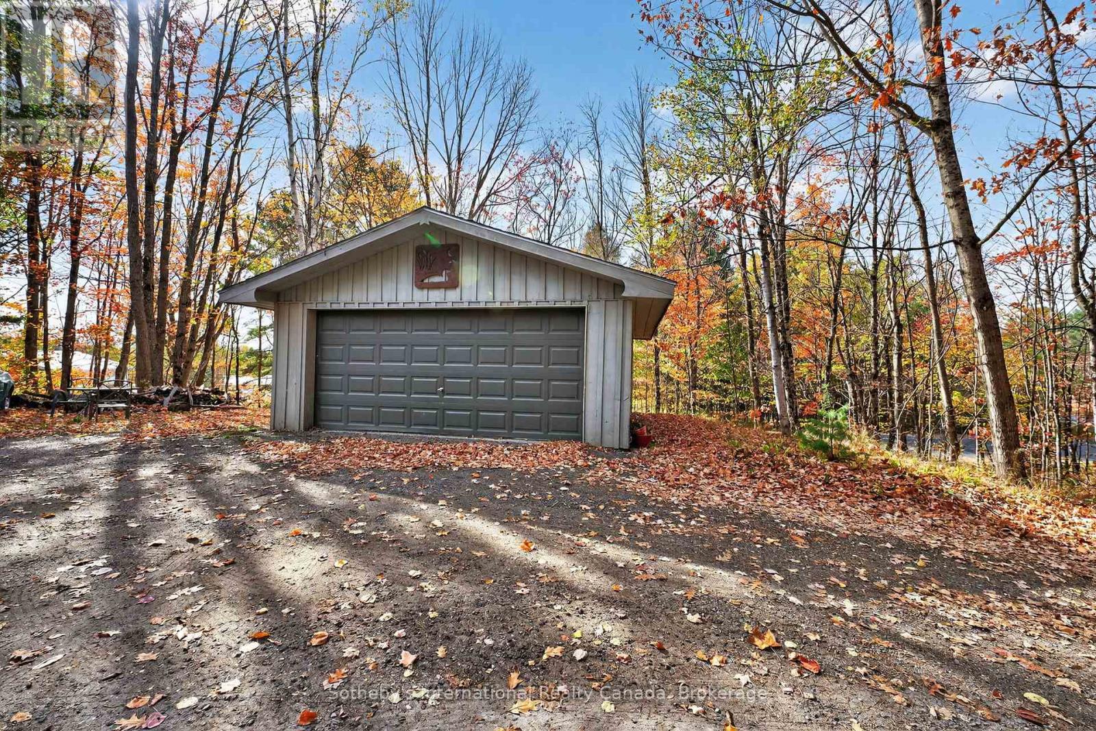 1132 Limberlost Road, Lake Of Bays, Ontario  P1H 2J6 - Photo 5 - X12468388