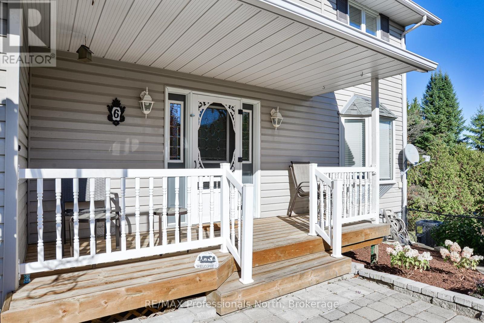 6 Lankin Avenue, Bracebridge, Ontario  P1L 1Y1 - Photo 2 - X12468911