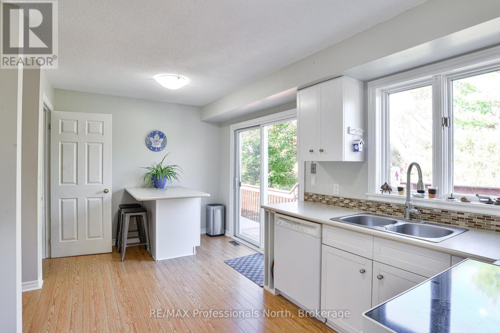 6 Lankin Avenue, Bracebridge, Ontario  P1L 1Y1 - Photo 4 - X12468911