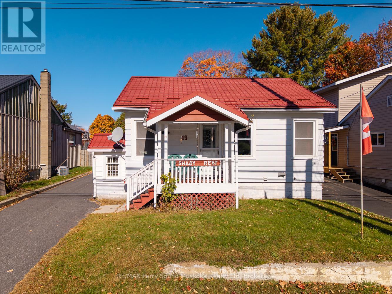 19 Isabella Street, Parry Sound, Ontario  P2A 1M1 - Photo 1 - X12468943