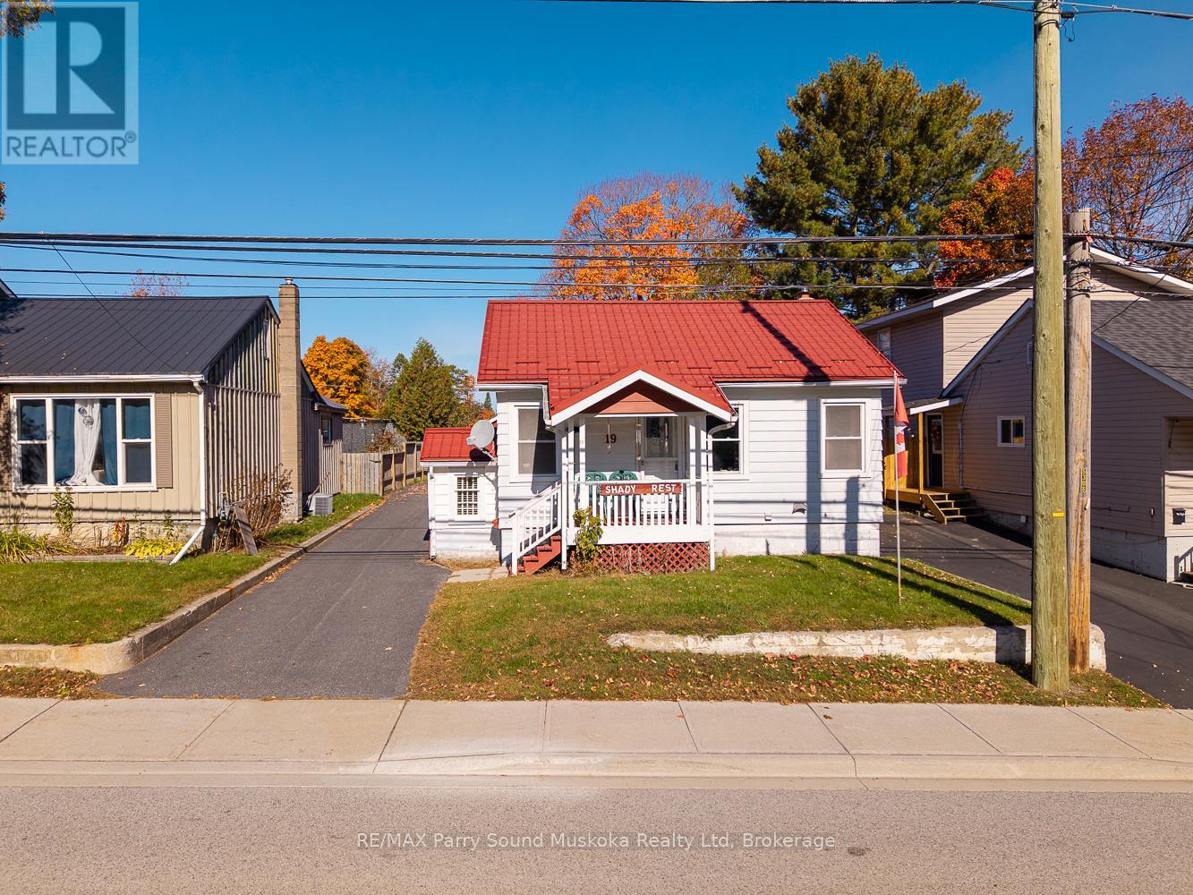 19 Isabella Street, Parry Sound, Ontario  P2A 1M1 - Photo 10 - X12468943