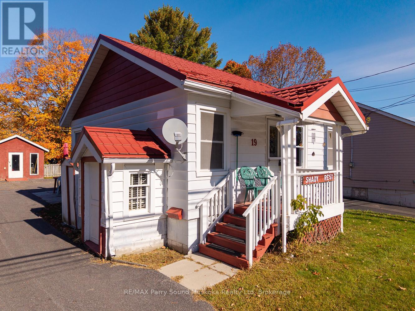 19 Isabella Street, Parry Sound, Ontario  P2A 1M1 - Photo 11 - X12468943