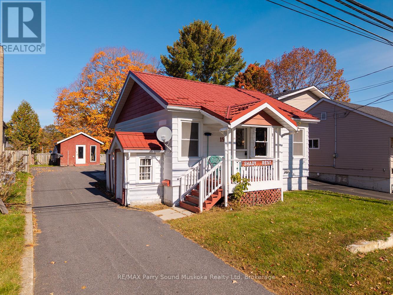 19 Isabella Street, Parry Sound, Ontario  P2A 1M1 - Photo 2 - X12468943