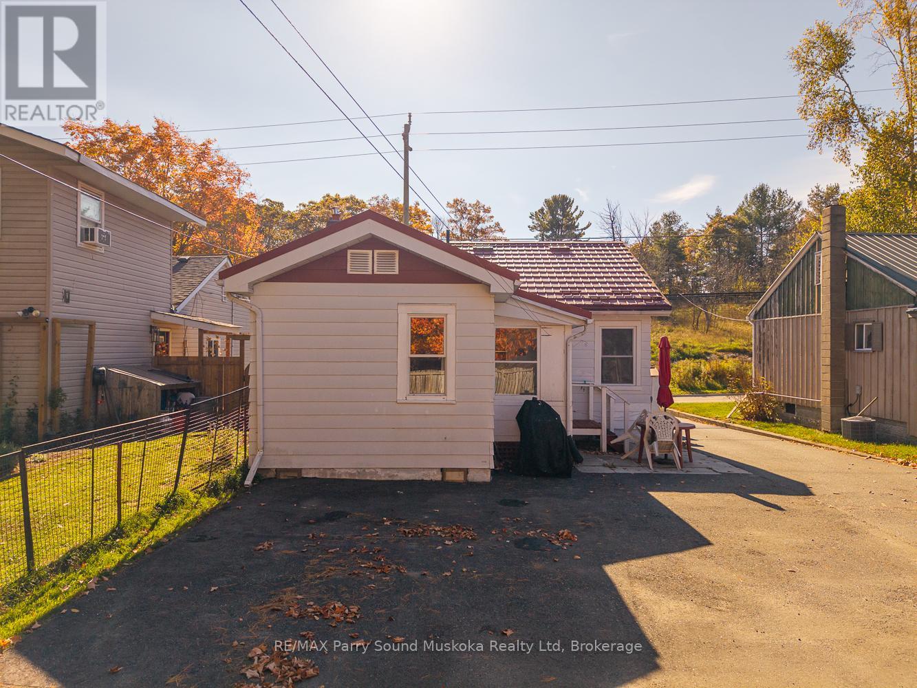 19 Isabella Street, Parry Sound, Ontario  P2A 1M1 - Photo 21 - X12468943