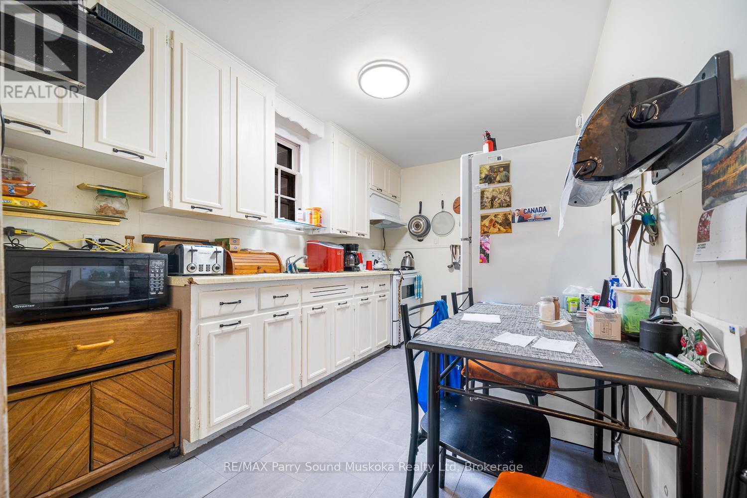 19 Isabella Street, Parry Sound, Ontario  P2A 1M1 - Photo 26 - X12468943