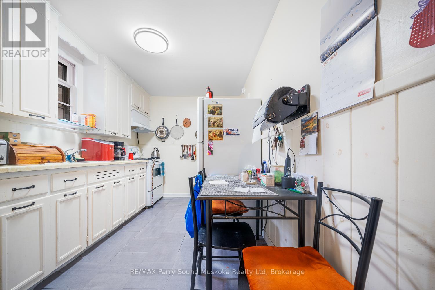 19 Isabella Street, Parry Sound, Ontario  P2A 1M1 - Photo 27 - X12468943