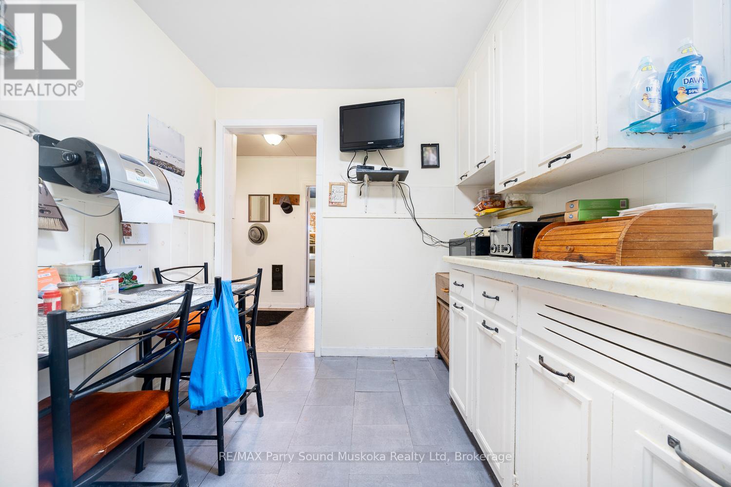 19 Isabella Street, Parry Sound, Ontario  P2A 1M1 - Photo 30 - X12468943