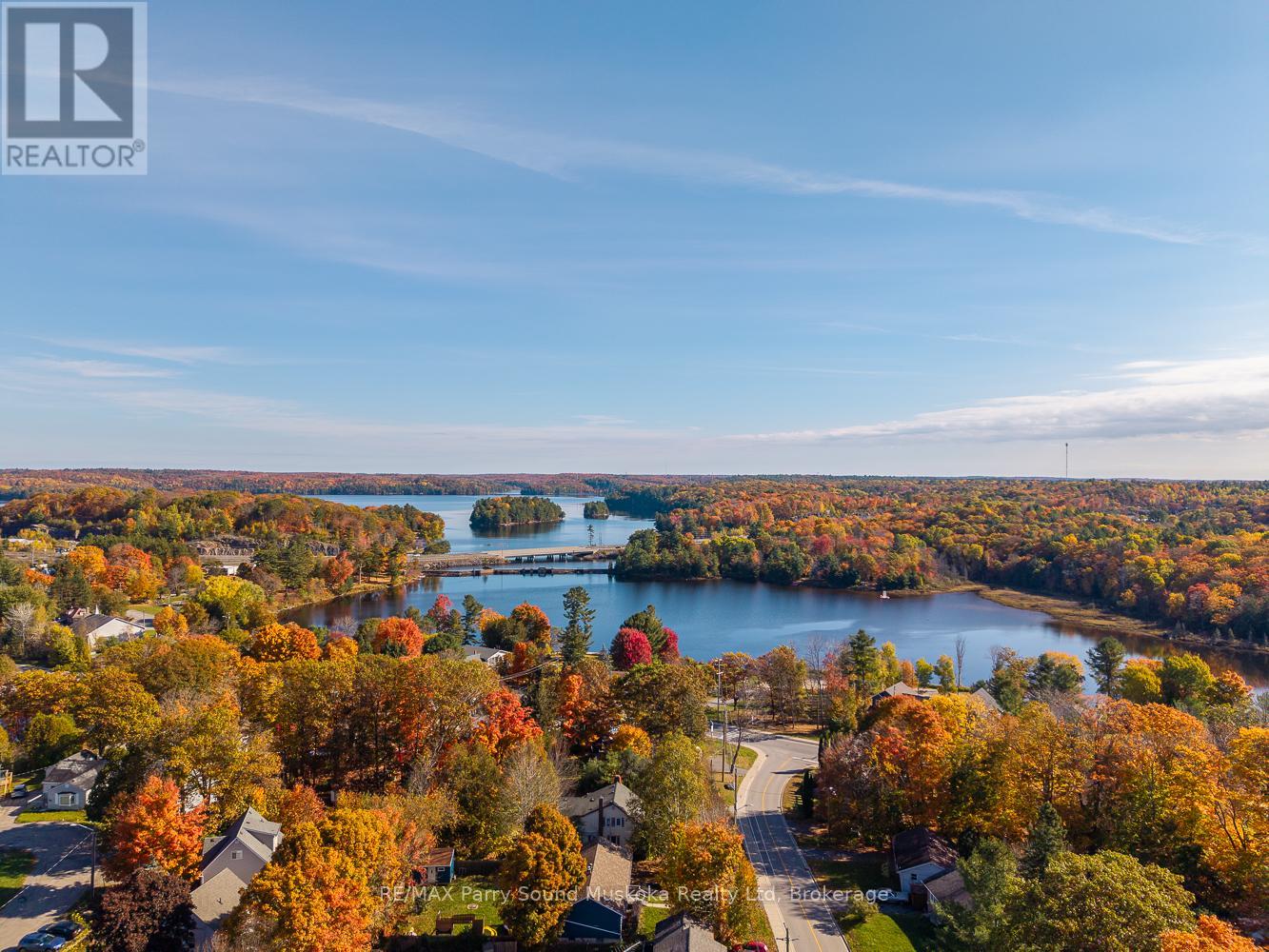 19 Isabella Street, Parry Sound, Ontario  P2A 1M1 - Photo 5 - X12468943