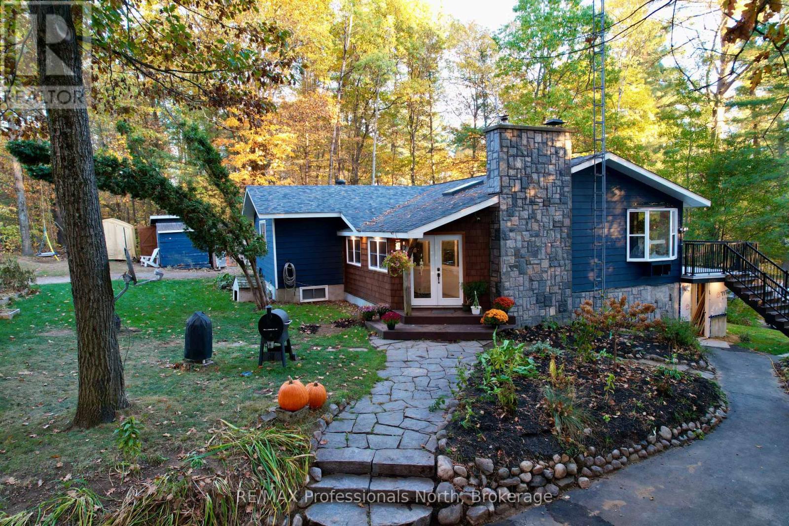 31 Falls View Road, Huntsville, Ontario  P0B 1L0 - Photo 1 - X12470334