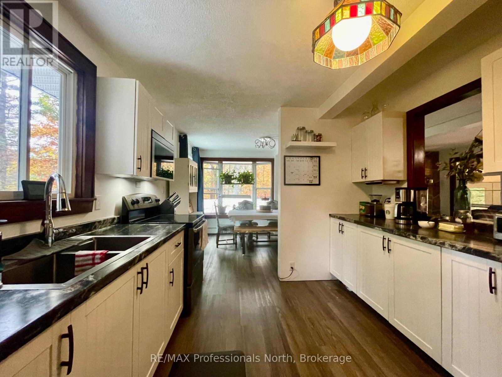 31 Falls View Road, Huntsville, Ontario  P0B 1L0 - Photo 15 - X12470334