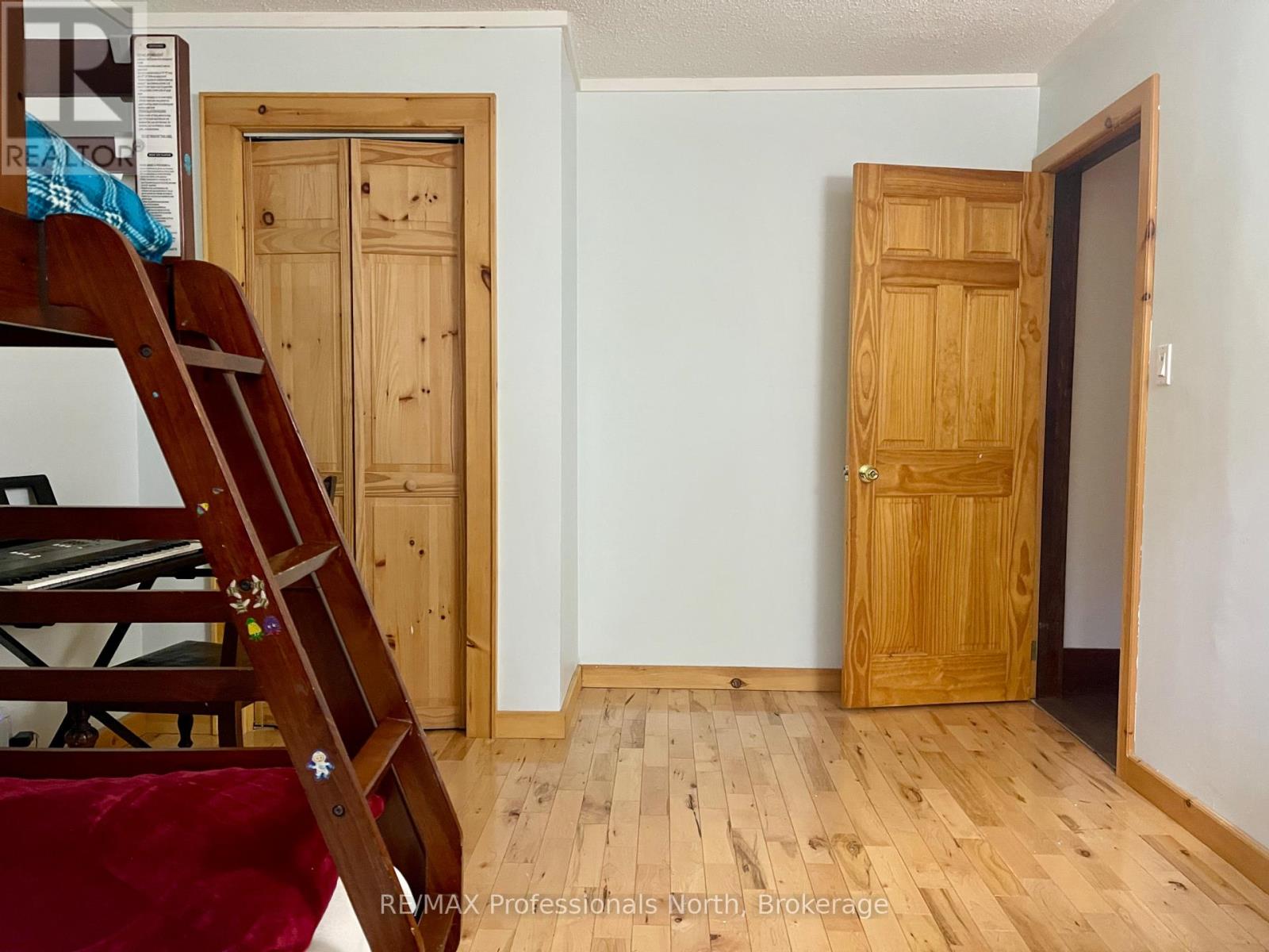 31 Falls View Road, Huntsville, Ontario  P0B 1L0 - Photo 22 - X12470334