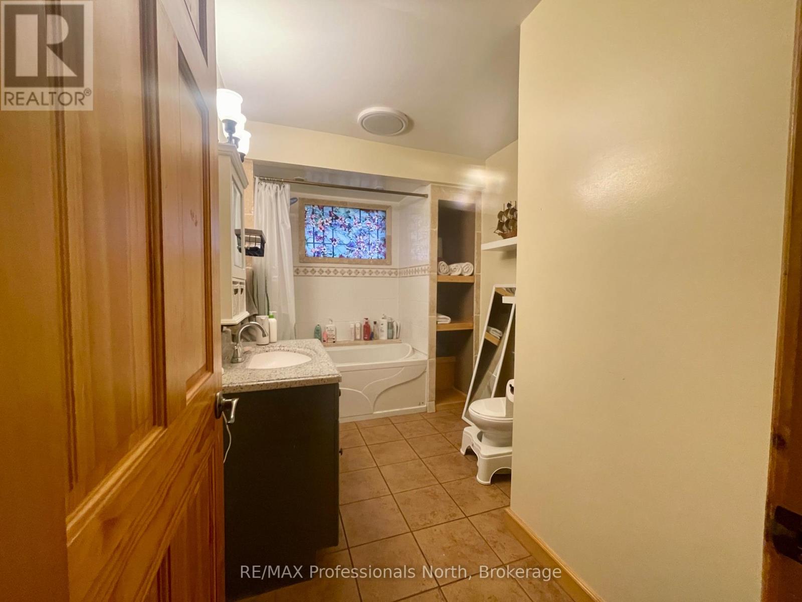 31 Falls View Road, Huntsville, Ontario  P0B 1L0 - Photo 24 - X12470334