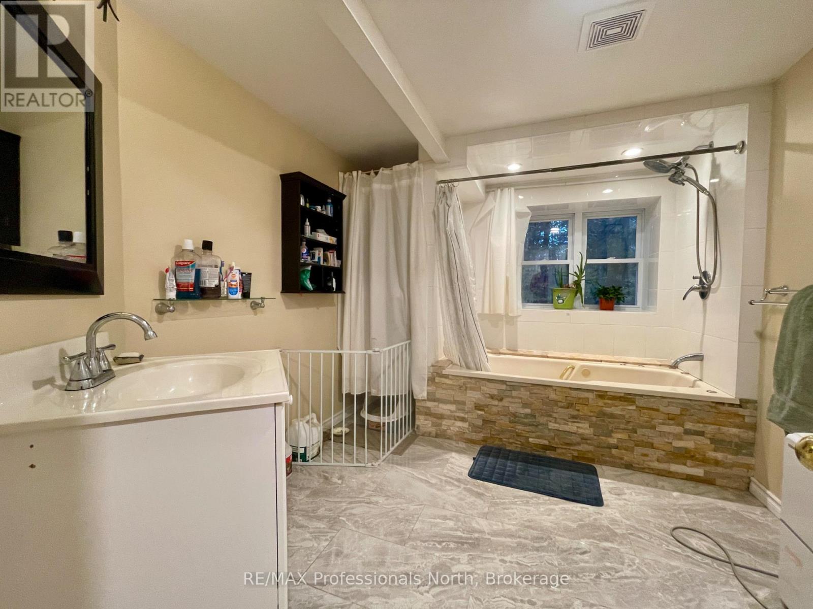 31 Falls View Road, Huntsville, Ontario  P0B 1L0 - Photo 31 - X12470334