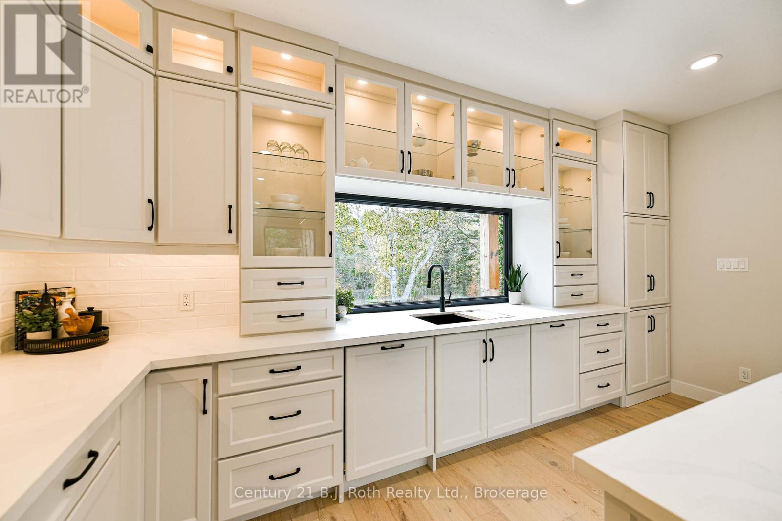 691 South Waseosa Lake Road, Huntsville, Ontario  P1H 2N5 - Photo 12 - X12473164