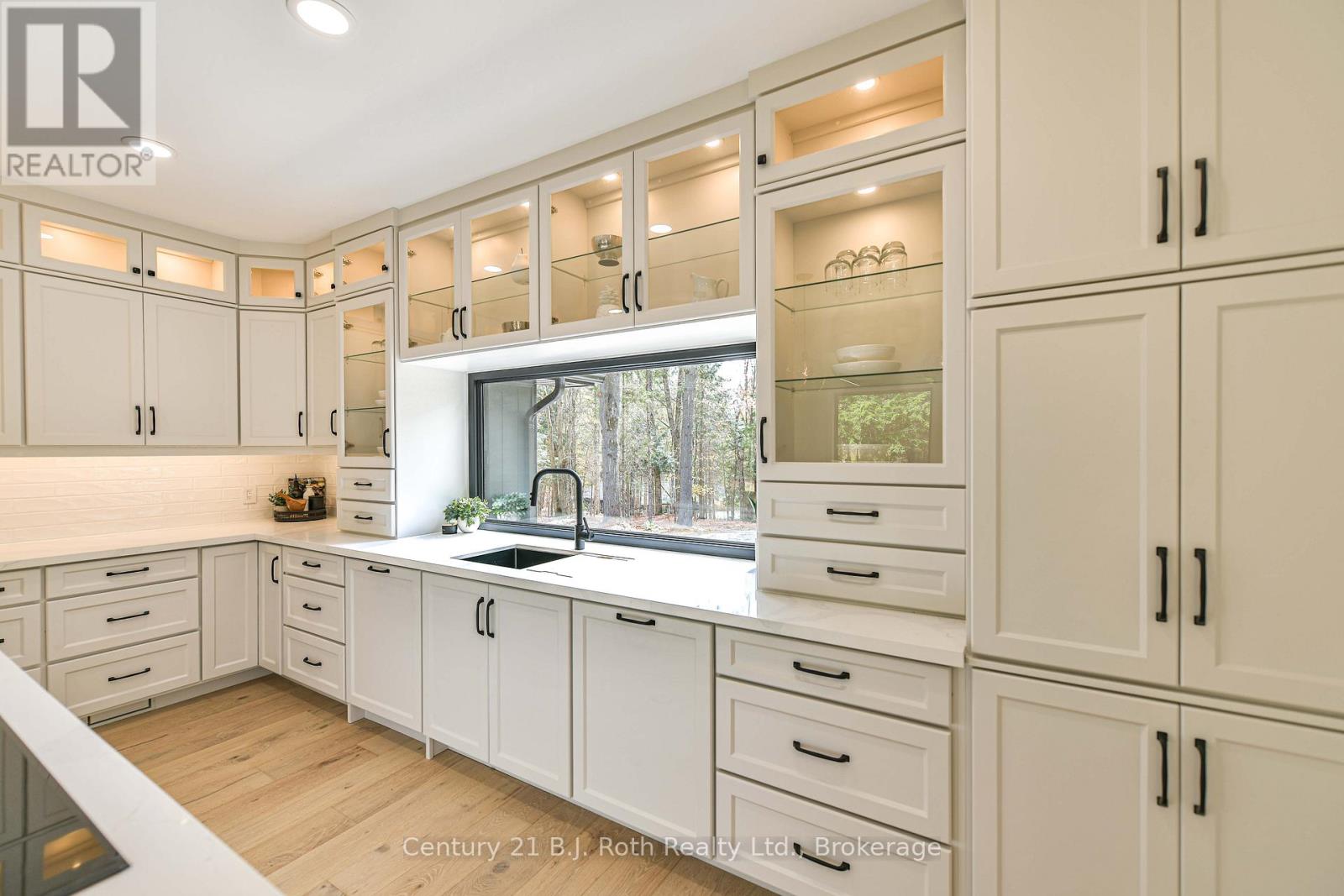 691 South Waseosa Lake Road, Huntsville, Ontario  P1H 2N5 - Photo 13 - X12473164