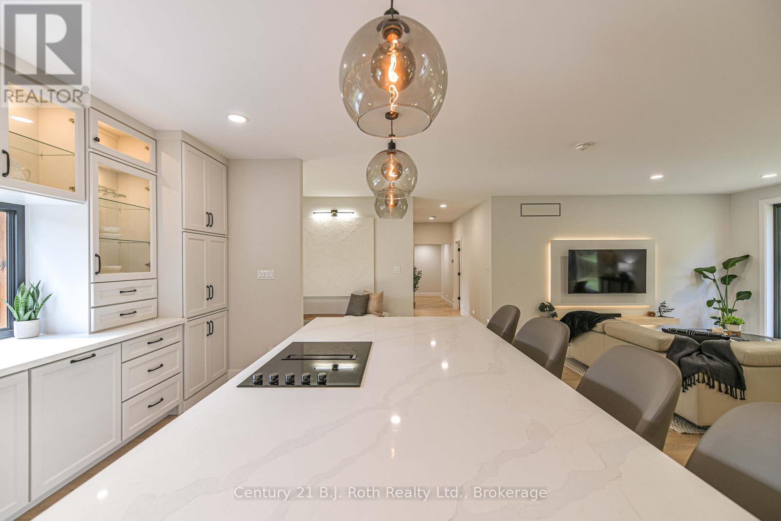 691 South Waseosa Lake Road, Huntsville, Ontario  P1H 2N5 - Photo 16 - X12473164