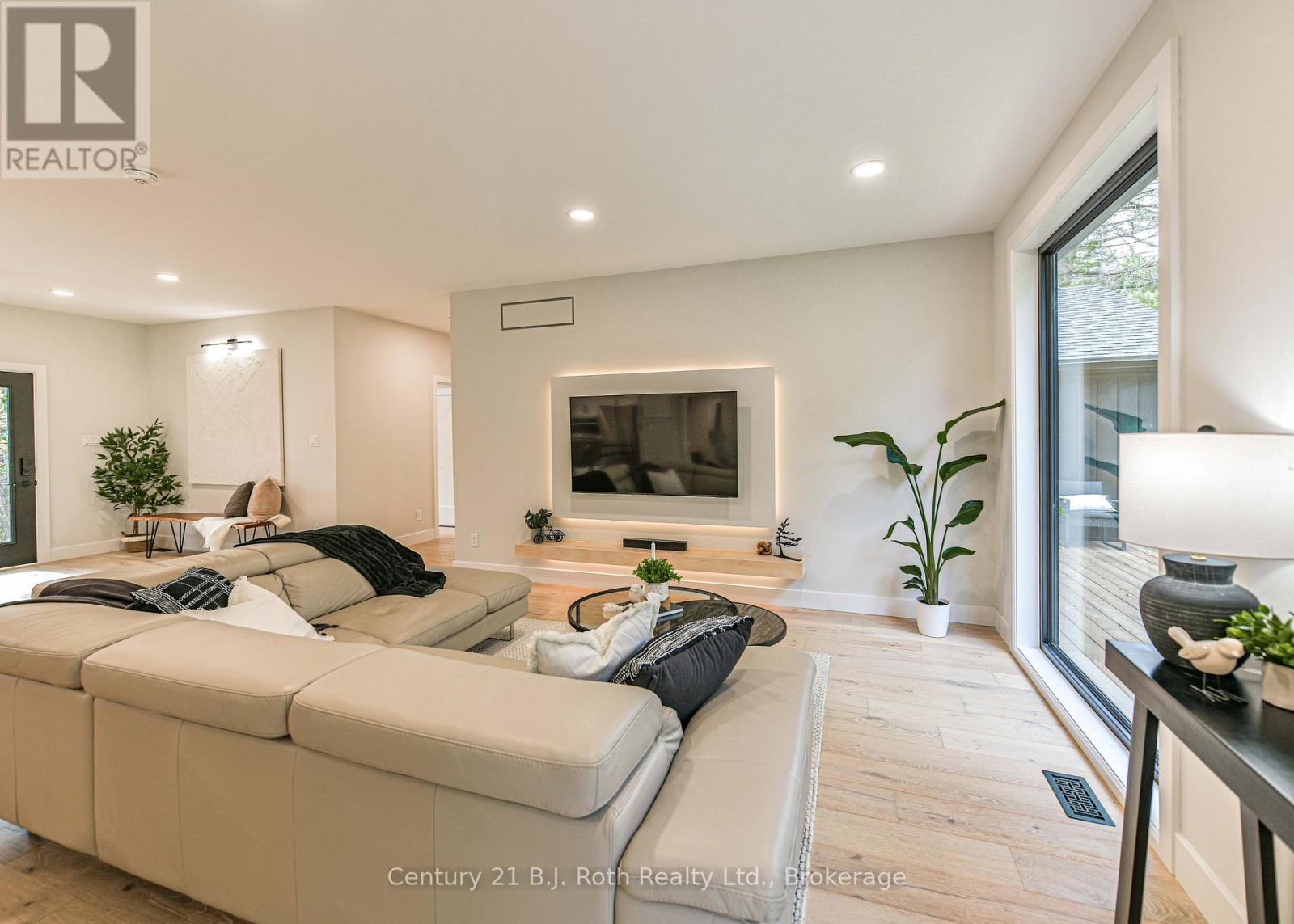 691 South Waseosa Lake Road, Huntsville, Ontario  P1H 2N5 - Photo 18 - X12473164