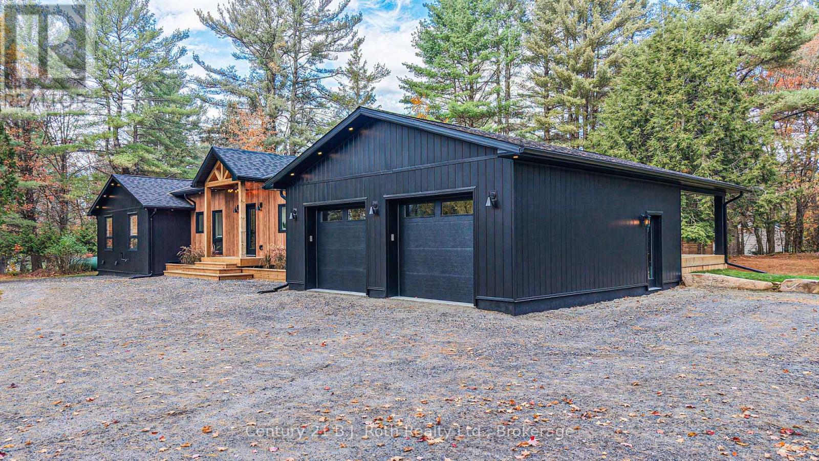 691 South Waseosa Lake Road, Huntsville, Ontario  P1H 2N5 - Photo 3 - X12473164