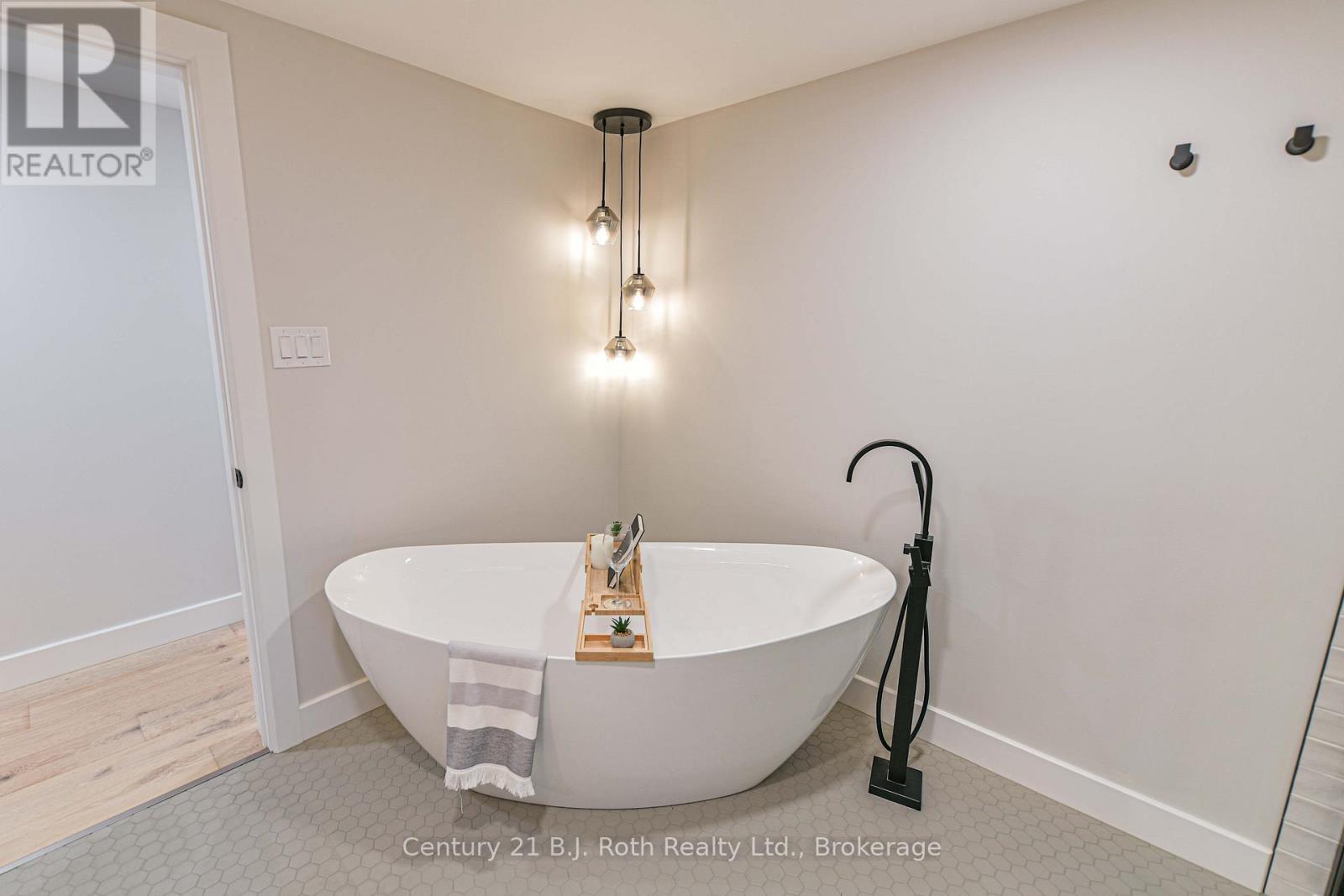 691 South Waseosa Lake Road, Huntsville, Ontario  P1H 2N5 - Photo 33 - X12473164