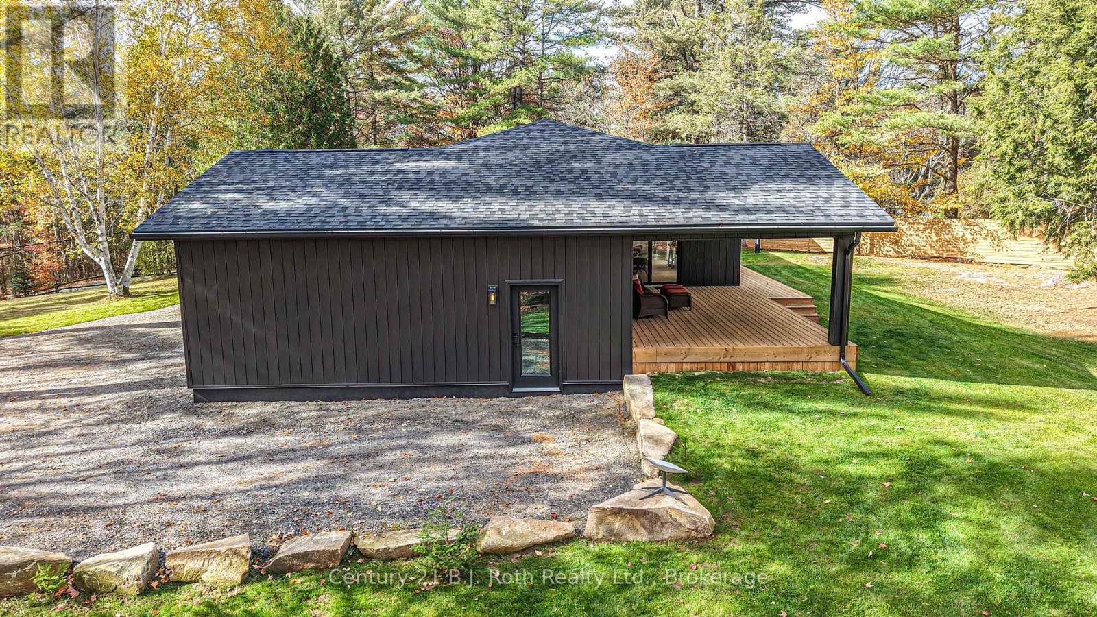 691 South Waseosa Lake Road, Huntsville, Ontario  P1H 2N5 - Photo 41 - X12473164