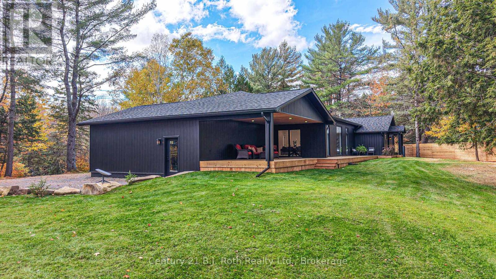 691 South Waseosa Lake Road, Huntsville, Ontario  P1H 2N5 - Photo 42 - X12473164