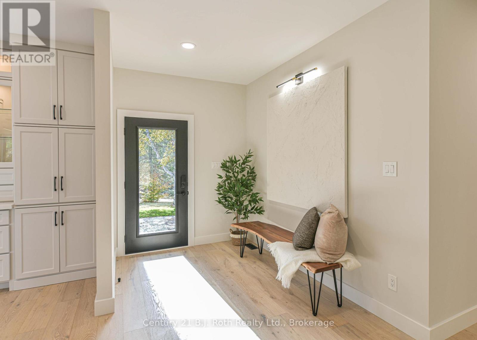 691 South Waseosa Lake Road, Huntsville, Ontario  P1H 2N5 - Photo 8 - X12473164