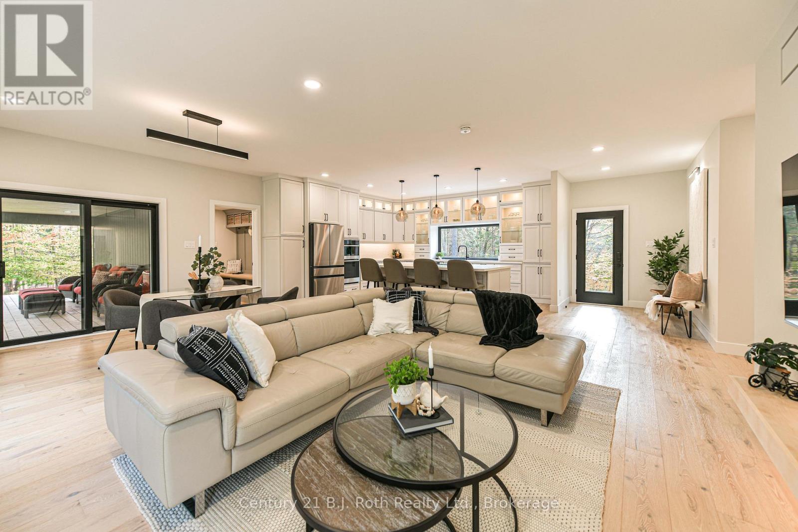 691 South Waseosa Lake Road, Huntsville, Ontario  P1H 2N5 - Photo 9 - X12473164