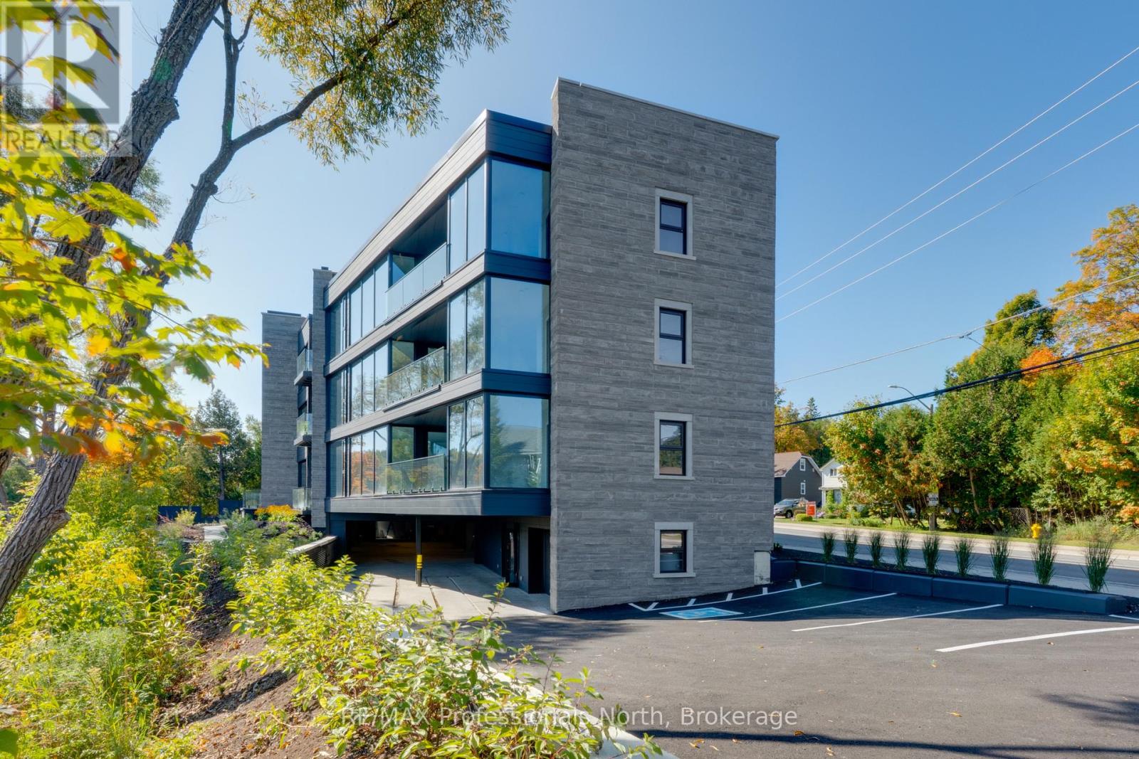 105 - 32 Brunel Road, Huntsville, Ontario  P1H 1P5 - Photo 3 - X12475524