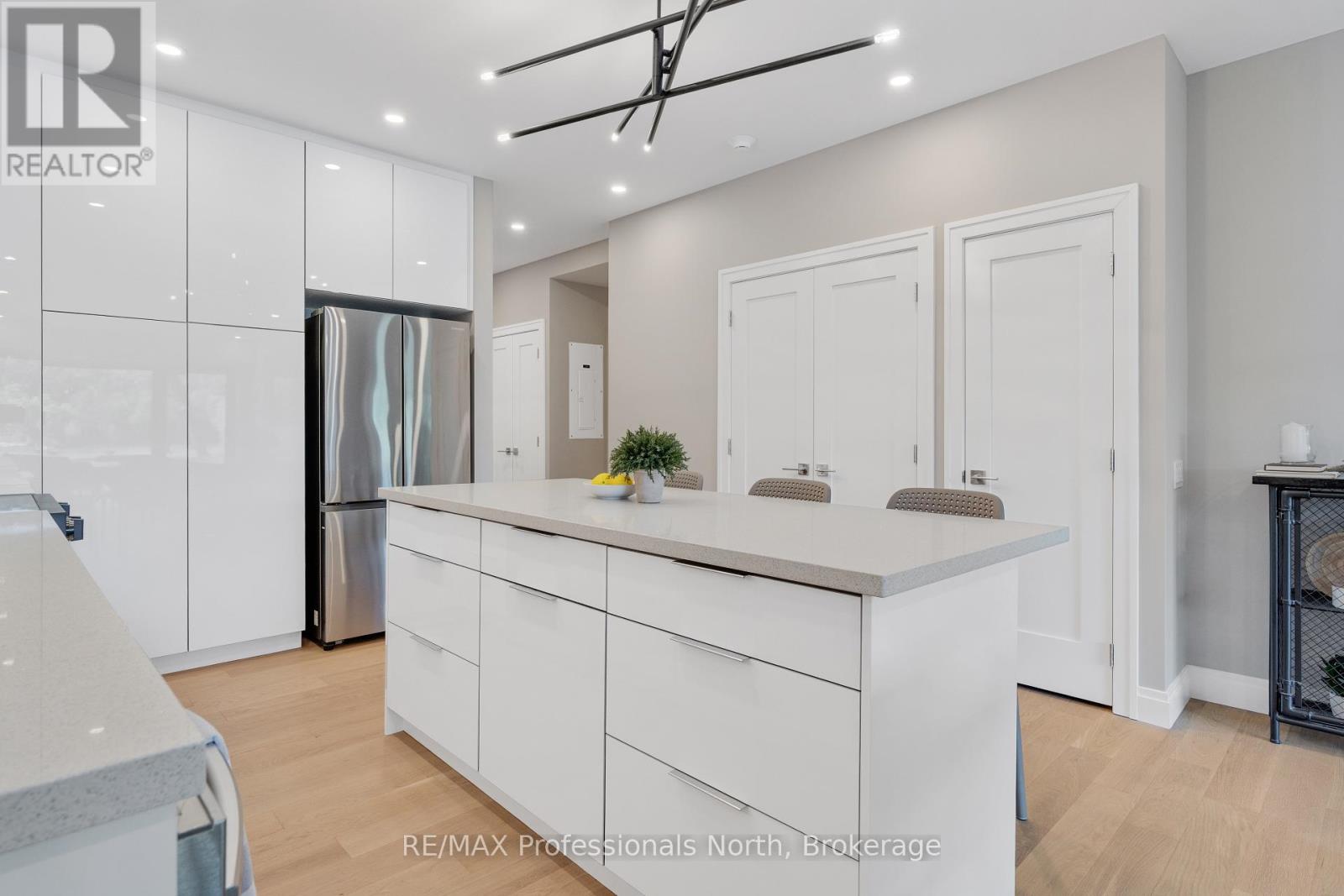 201 - 32 Brunel Road, Huntsville, Ontario  P1H 1P5 - Photo 28 - X12475529