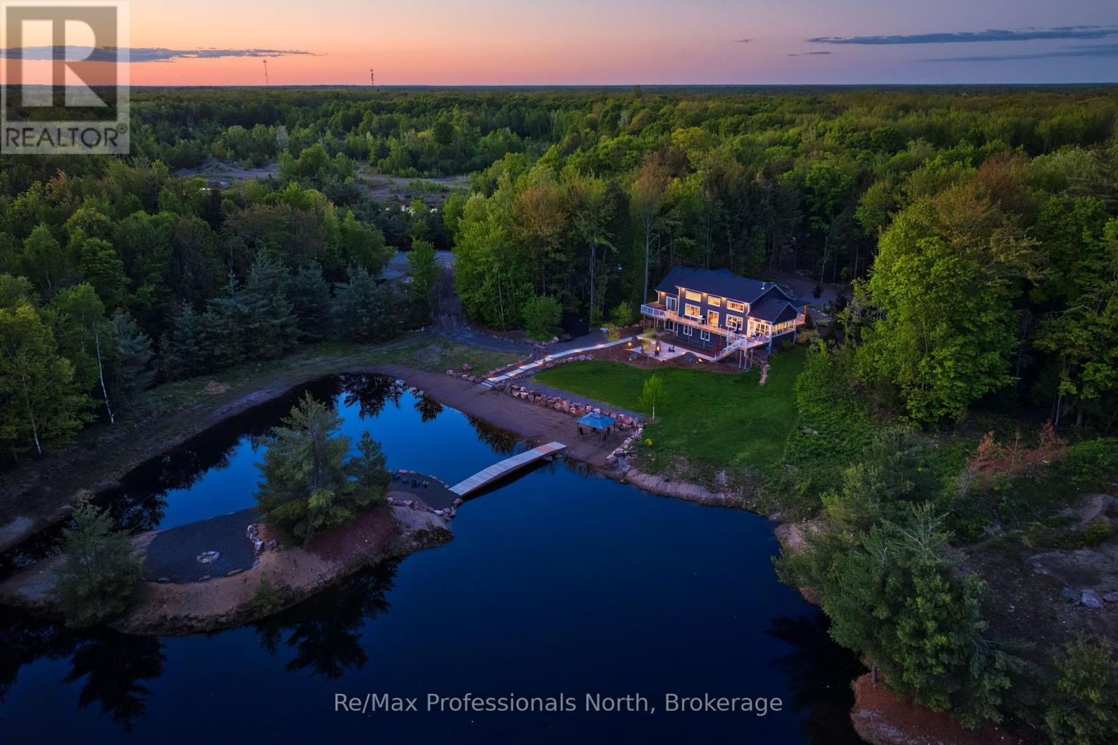 1076 Xavier Street, Gravenhurst, Ontario  P0E 1G0 - Photo 1 - X12477793