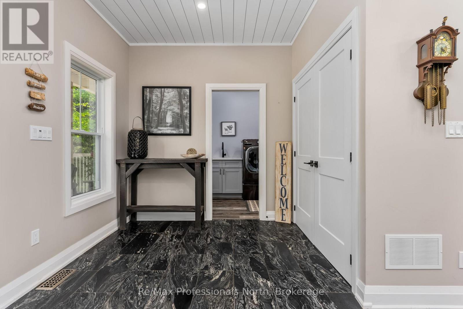 1076 Xavier Street, Gravenhurst, Ontario  P0E 1G0 - Photo 14 - X12477793