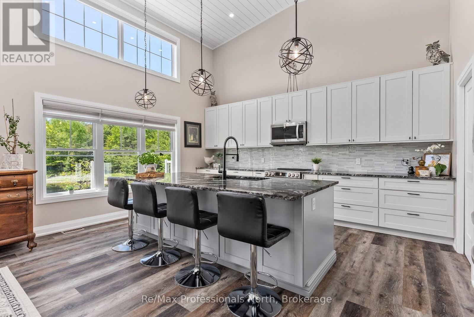 1076 Xavier Street, Gravenhurst, Ontario  P0E 1G0 - Photo 18 - X12477793