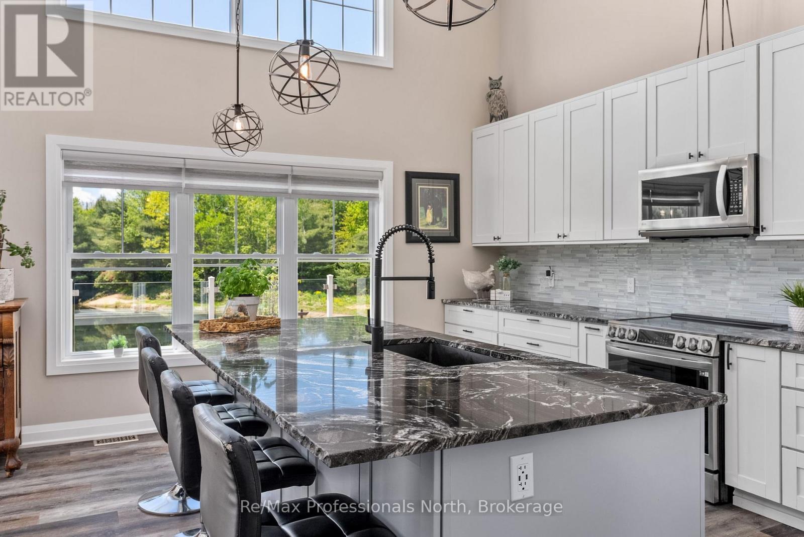 1076 Xavier Street, Gravenhurst, Ontario  P0E 1G0 - Photo 19 - X12477793