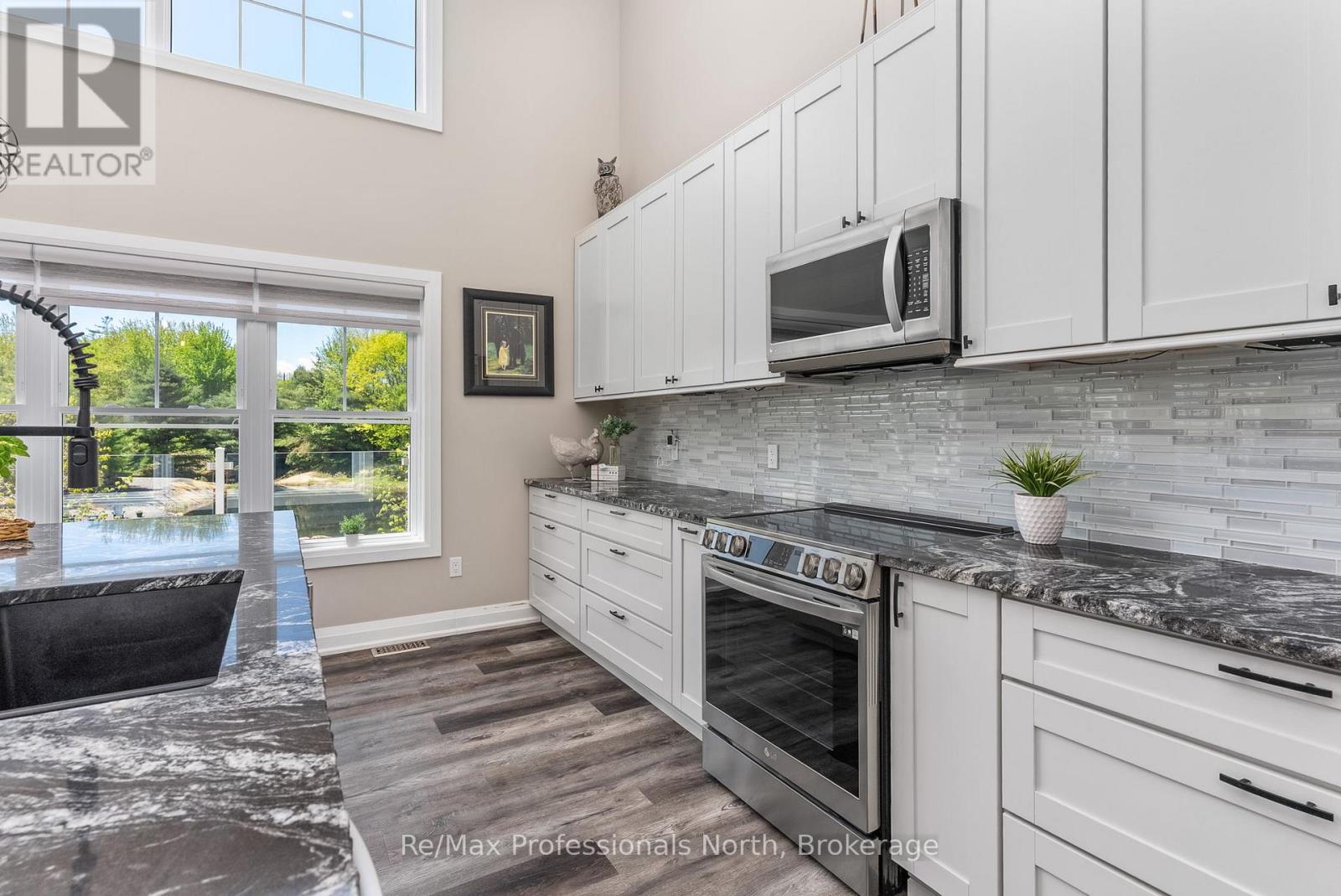 1076 Xavier Street, Gravenhurst, Ontario  P0E 1G0 - Photo 20 - X12477793