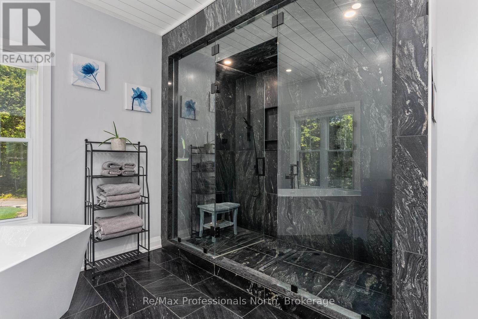 1076 Xavier Street, Gravenhurst, Ontario  P0E 1G0 - Photo 32 - X12477793