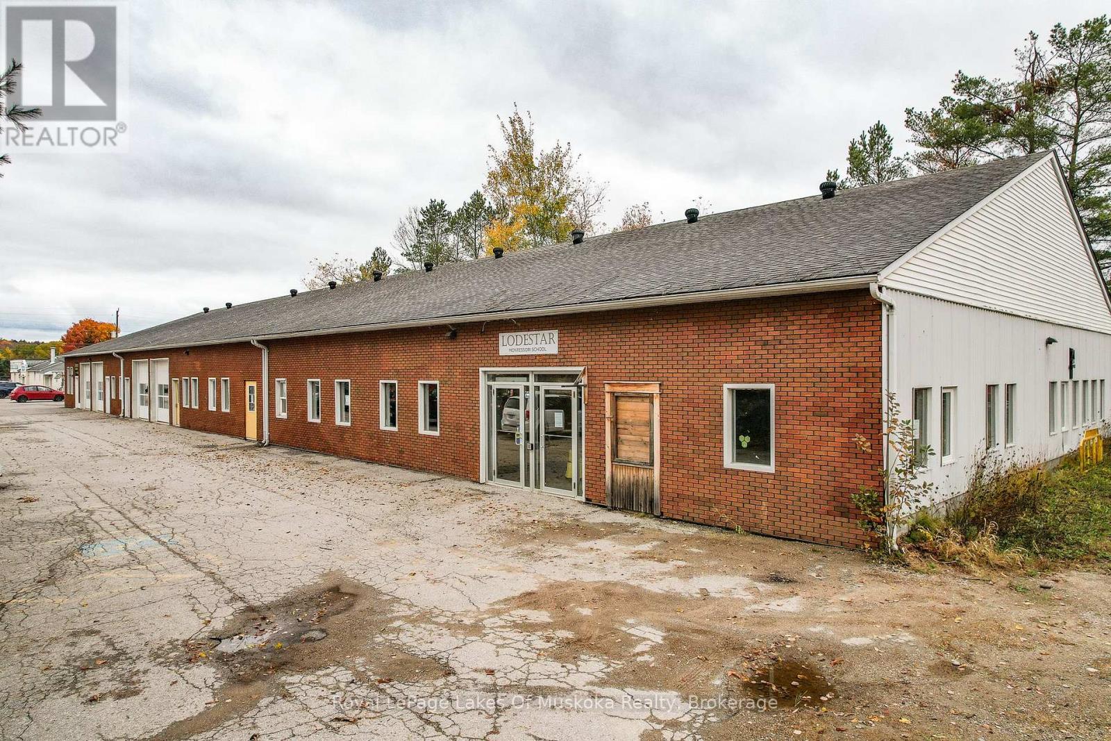 227 Wellington Street, Bracebridge, Ontario  P1L 1C1 - Photo 1 - X12478623