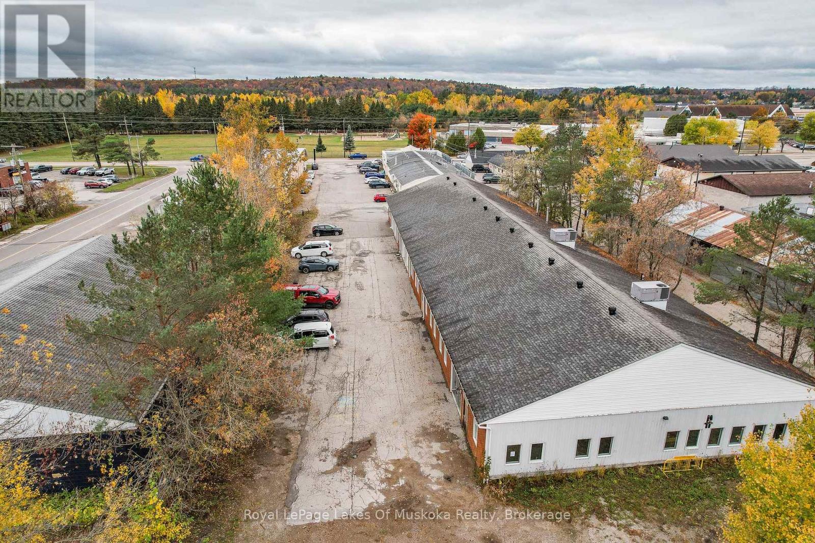 227 Wellington Street, Bracebridge, Ontario  P1L 1C1 - Photo 2 - X12478623