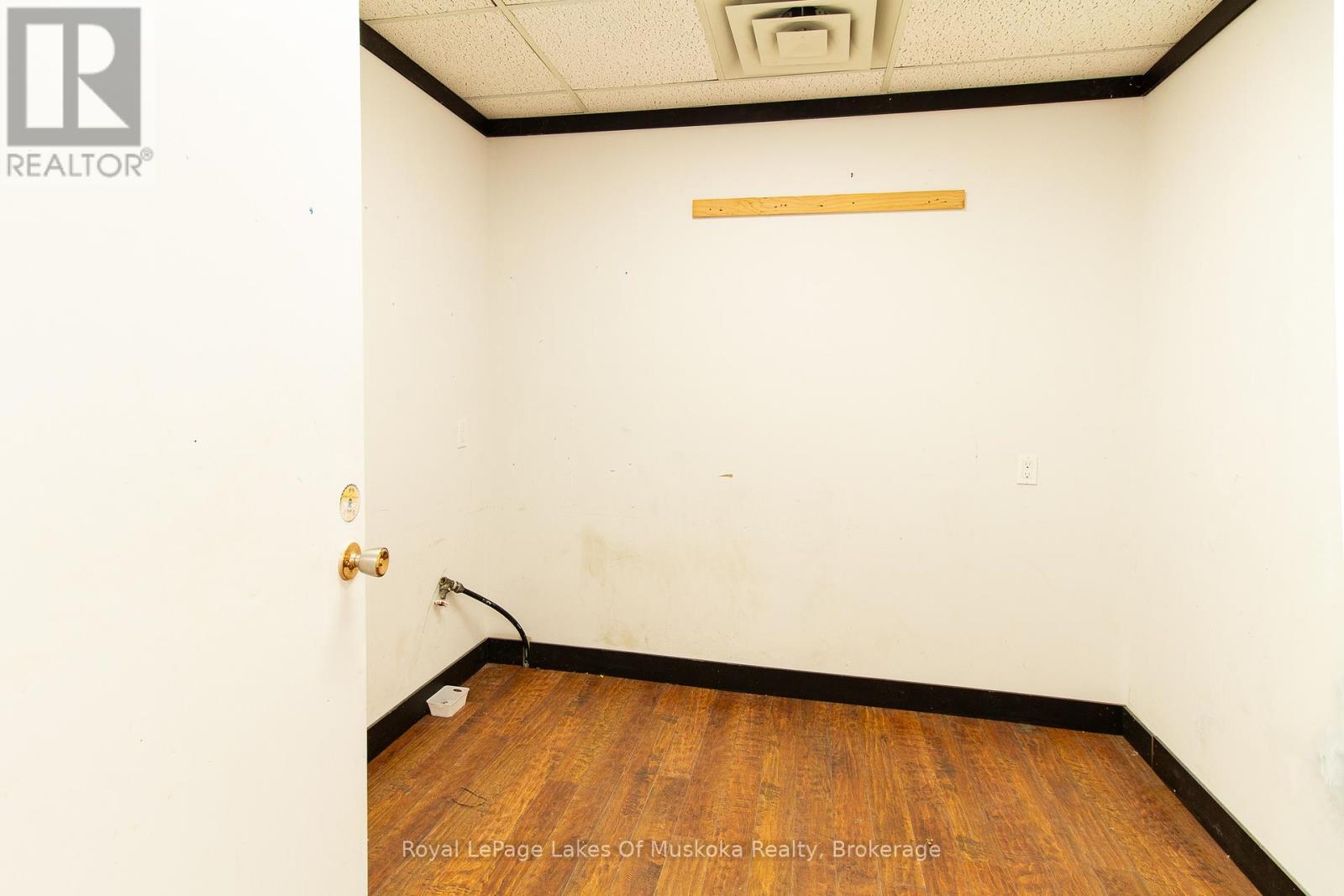 227 Wellington Street, Bracebridge, Ontario  P1L 1C1 - Photo 20 - X12478623