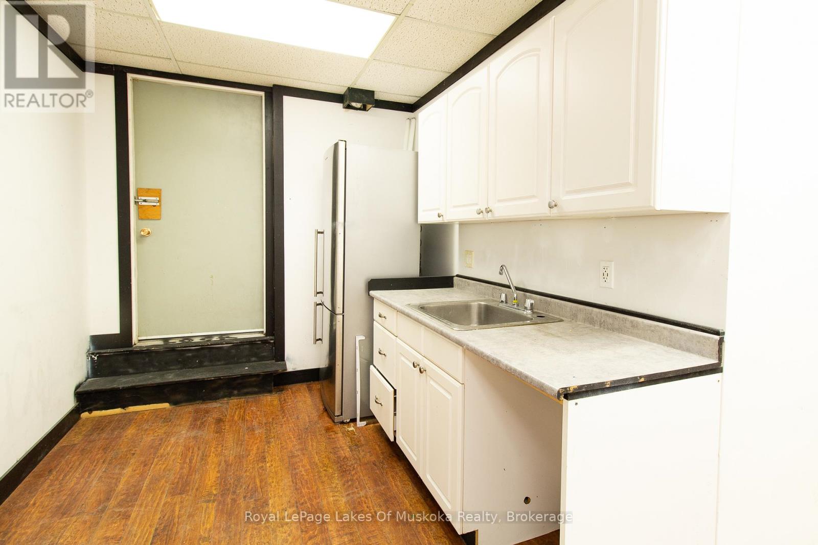 227 Wellington Street, Bracebridge, Ontario  P1L 1C1 - Photo 21 - X12478623