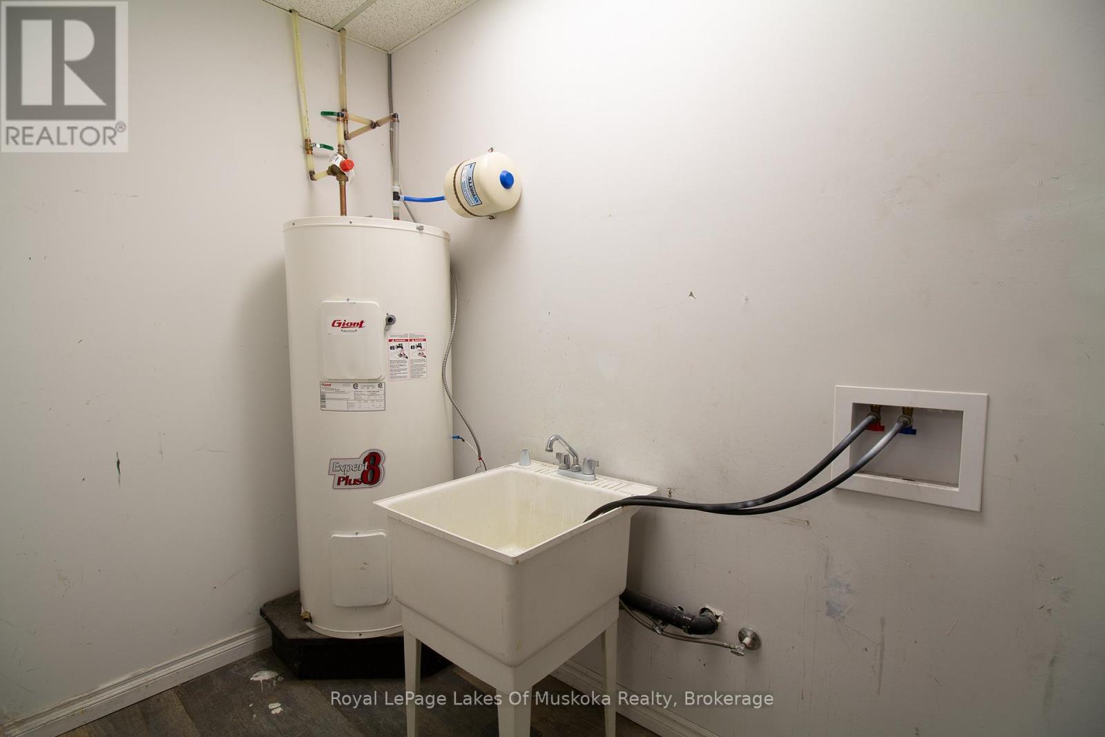 227 Wellington Street, Bracebridge, Ontario  P1L 1C1 - Photo 24 - X12478623