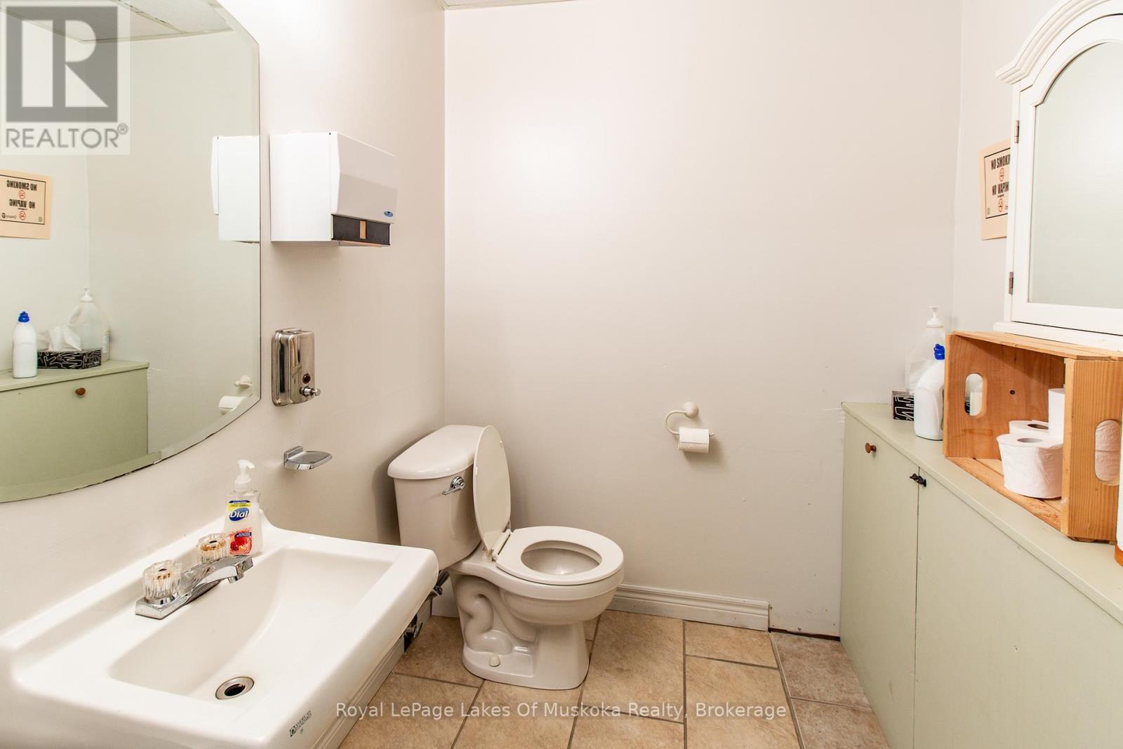 227 Wellington Street, Bracebridge, Ontario  P1L 1C1 - Photo 41 - X12478623