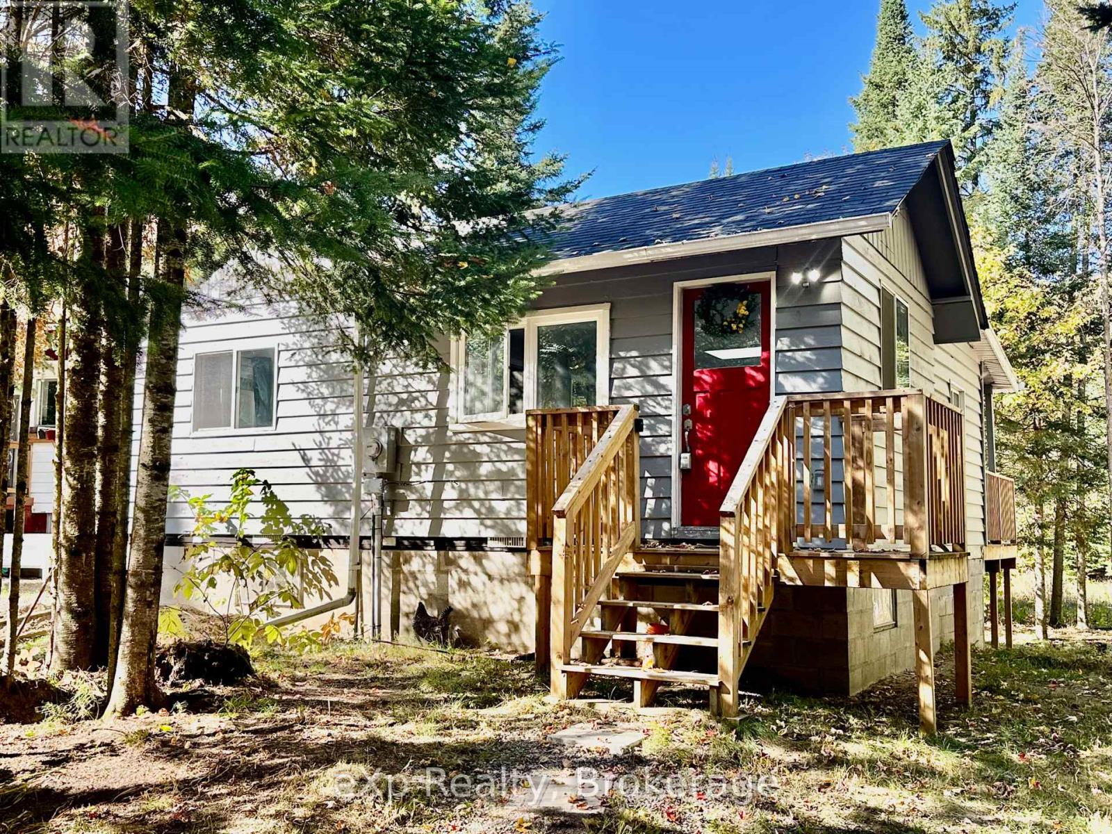 61 Robert Road W, Huntsville, Ontario  P1H 1L4 - Photo 1 - X12479184