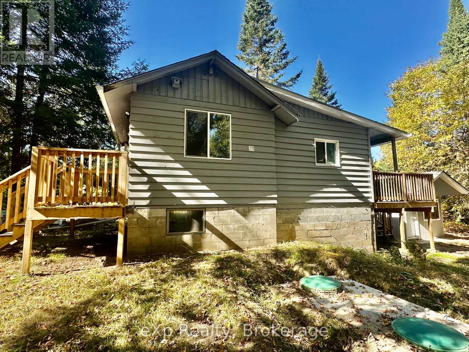 61 Robert Road W, Huntsville, Ontario  P1H 1L4 - Photo 3 - X12479184