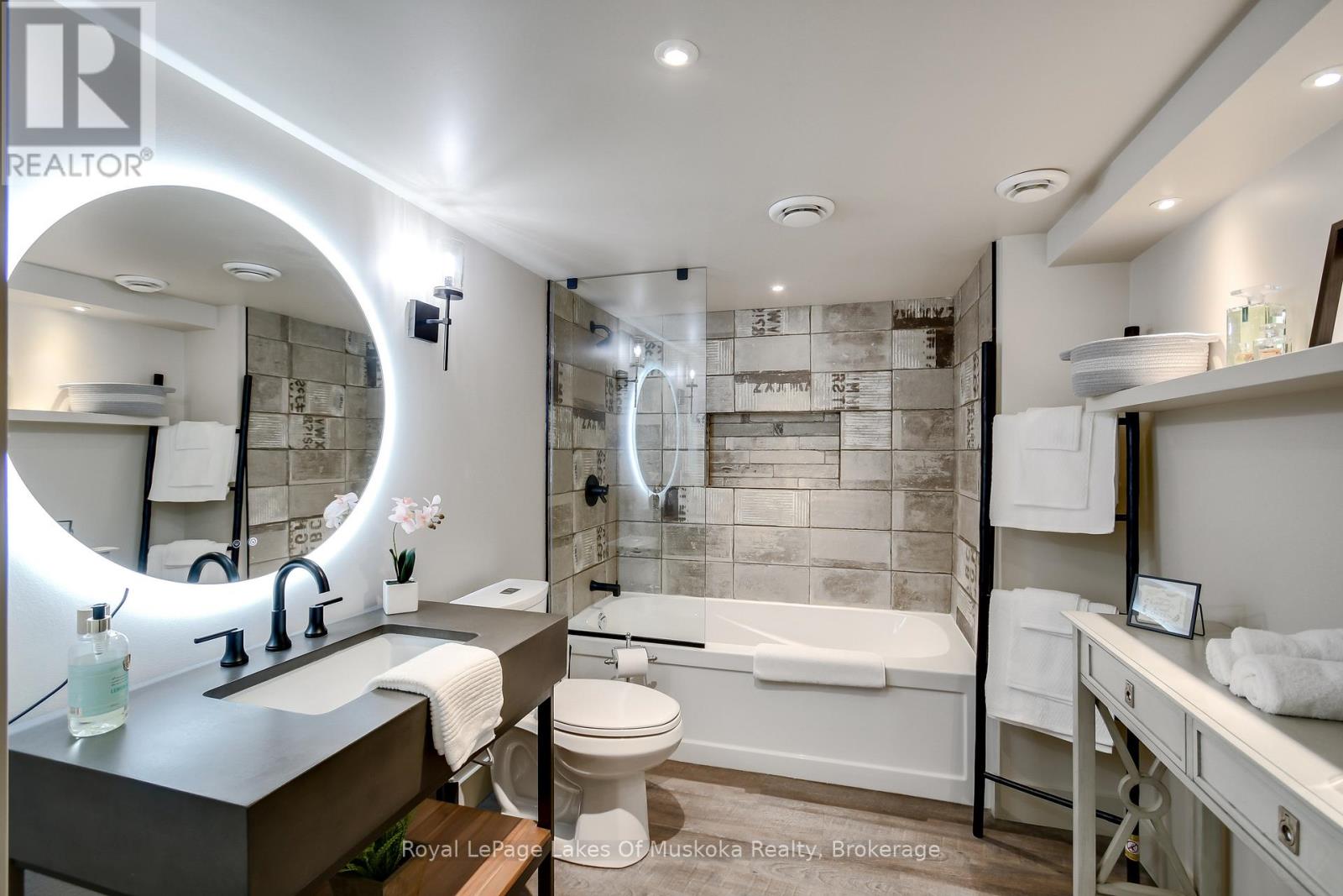 75 Selkirk Drive, Huntsville, Ontario  P1H 0C6 - Photo 35 - X12483299