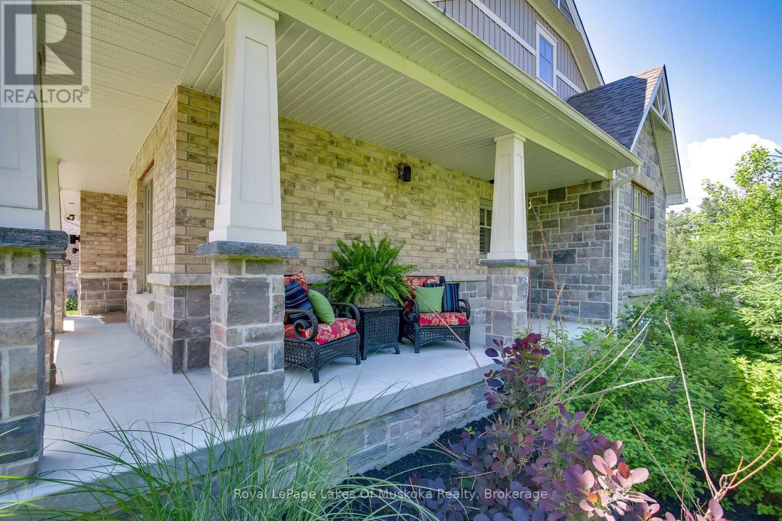 75 Selkirk Drive, Huntsville, Ontario  P1H 0C6 - Photo 7 - X12483299